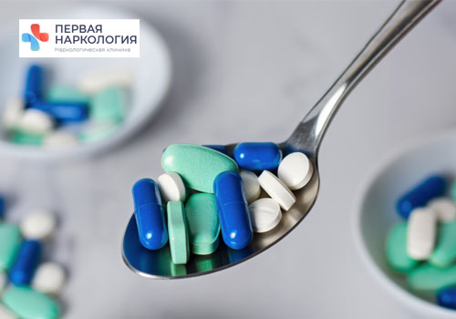 Таблетки в ложке